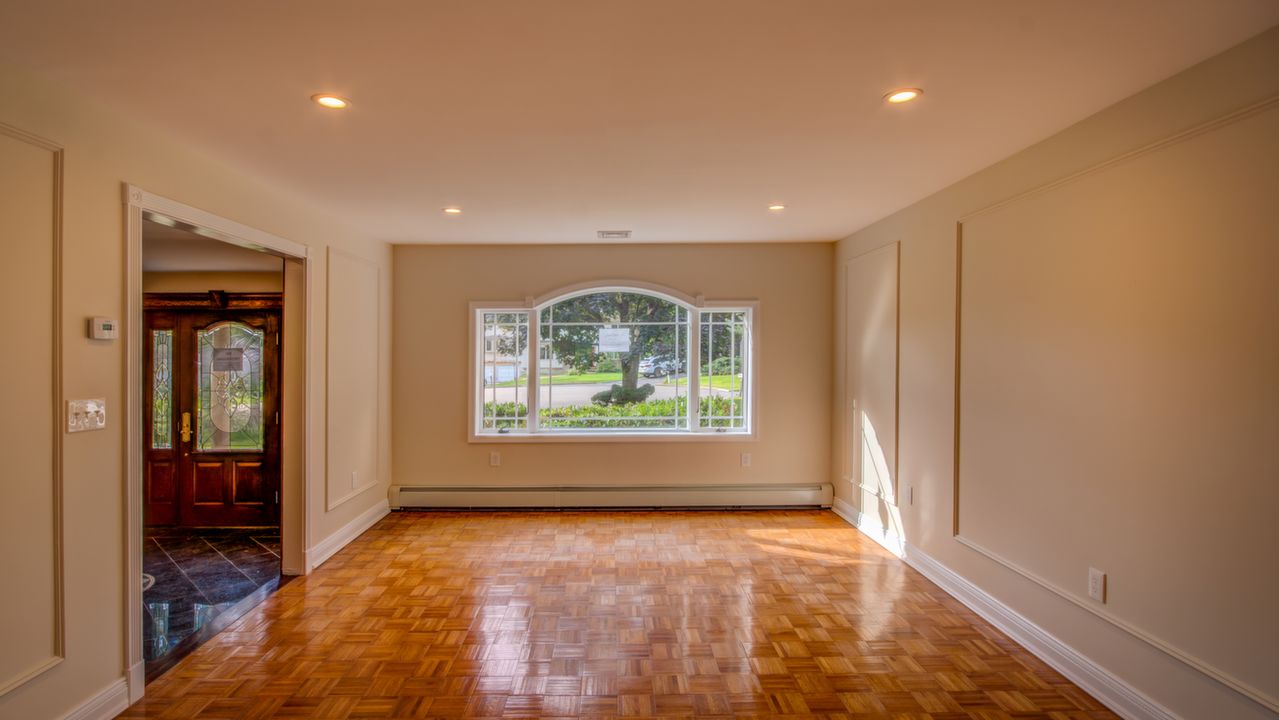 4 David Ct, Glen Cove, NY, 11542 Scene 3