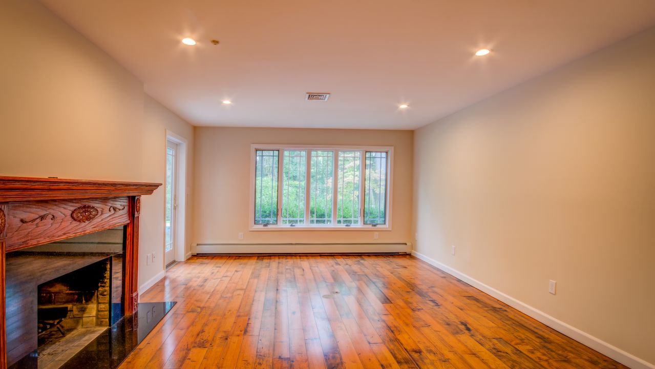 4 David Ct, Glen Cove, NY, 11542 Scene 4