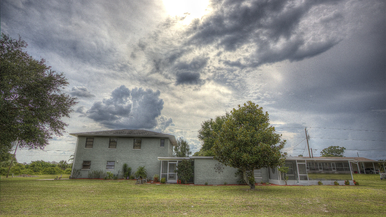 Ext. Front Middle
