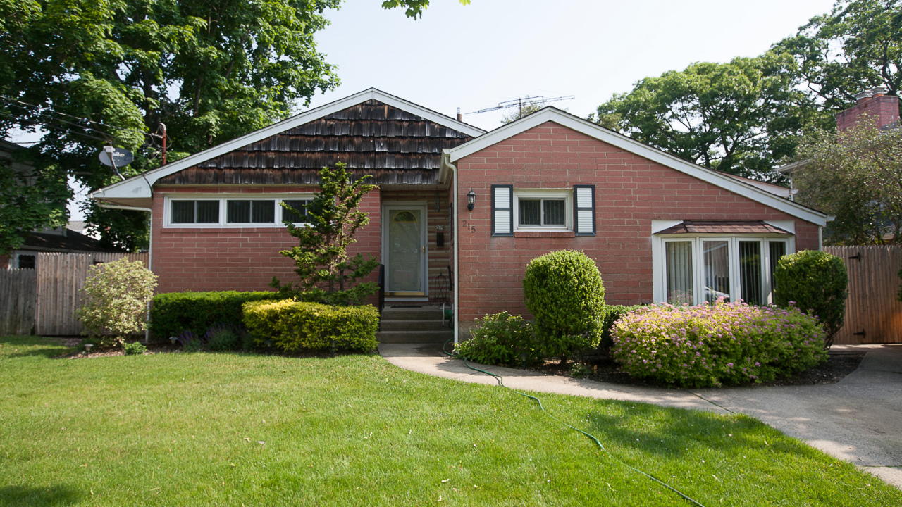 215 OConnell Street, Massapequa Park, NY, 11762 Scene 1