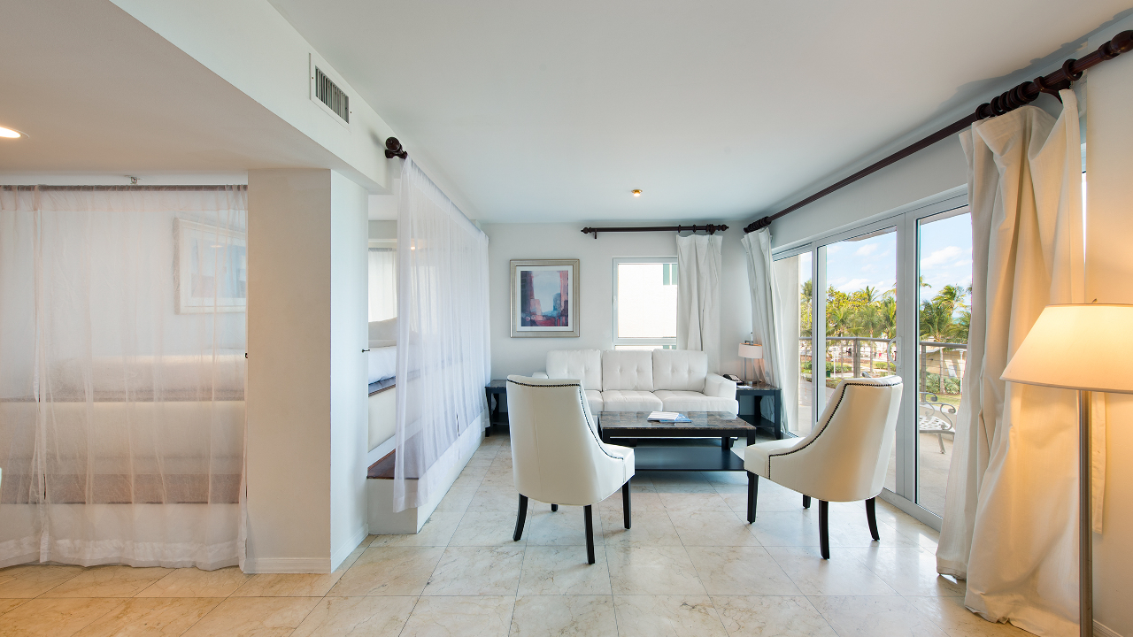 Bentley-Club-Hotel-#300-03