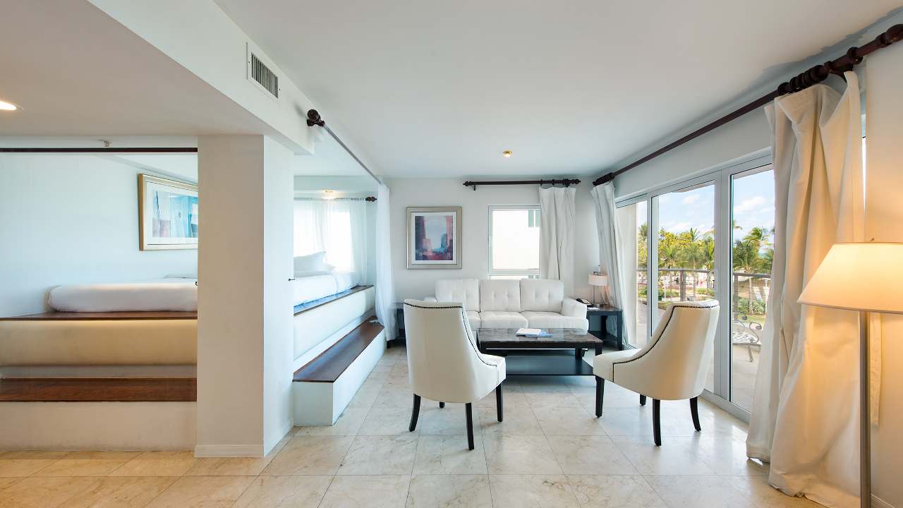 Bentley-Club-Hotel-#300-04