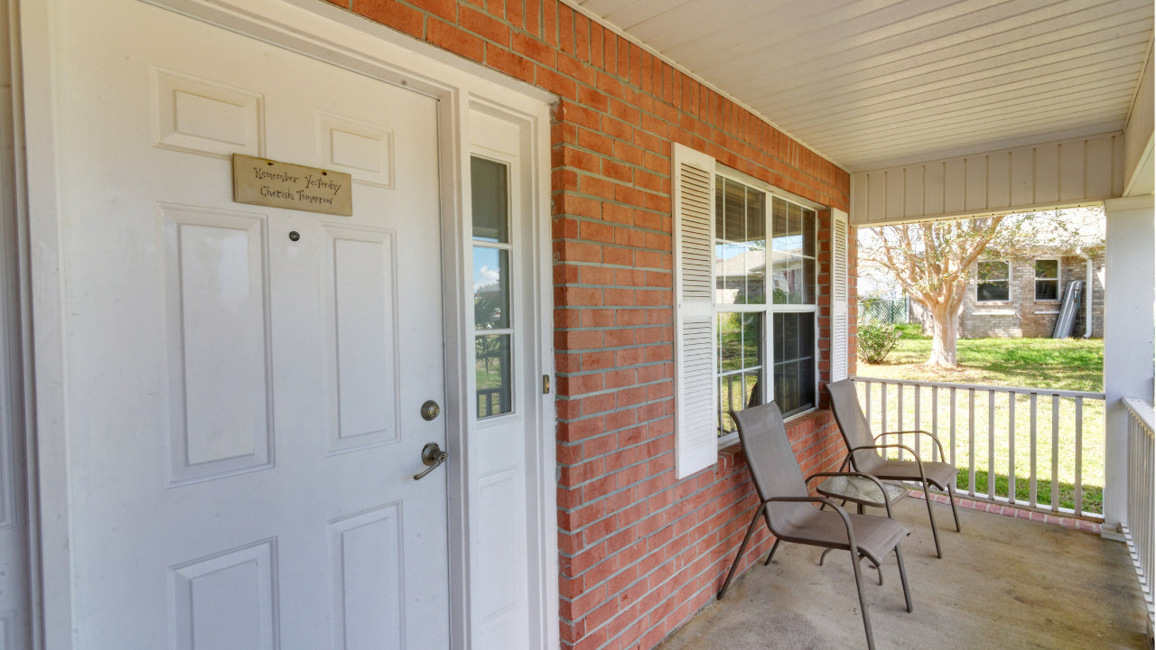 03_Front_Porch_01