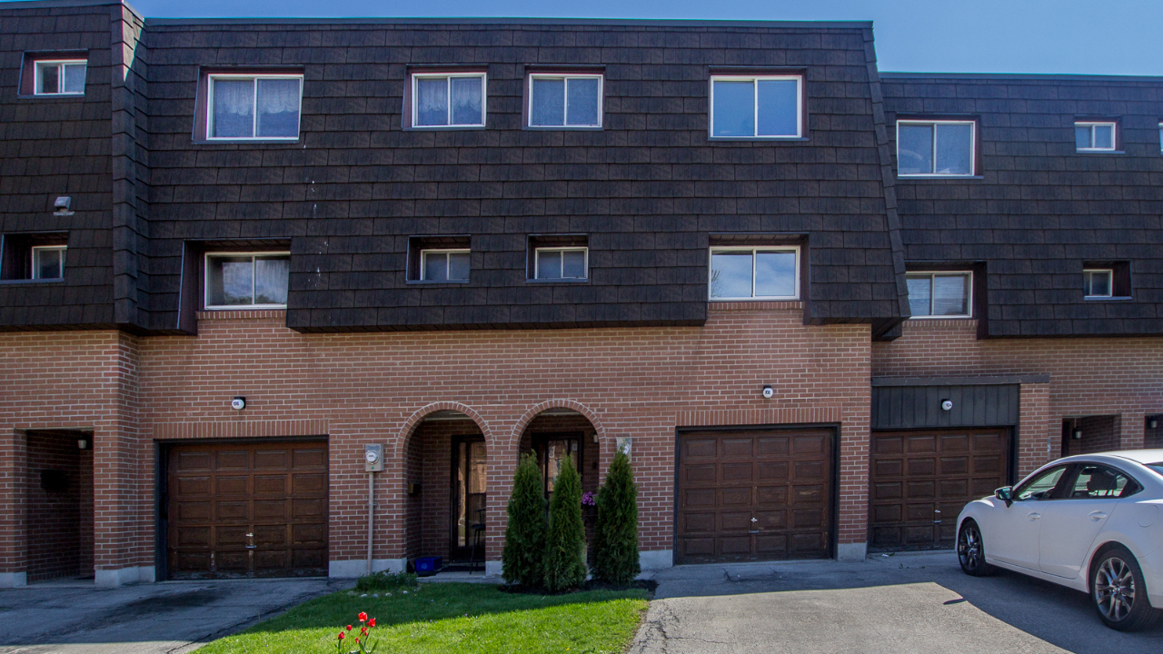 106 Darras Court, Brampton, ON, L6T 1W7 Scene 1