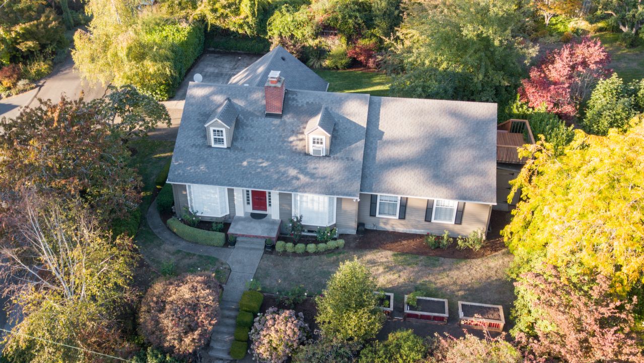 7031 SW Canyon Ln, Portland, OR, 97225 Scene 1