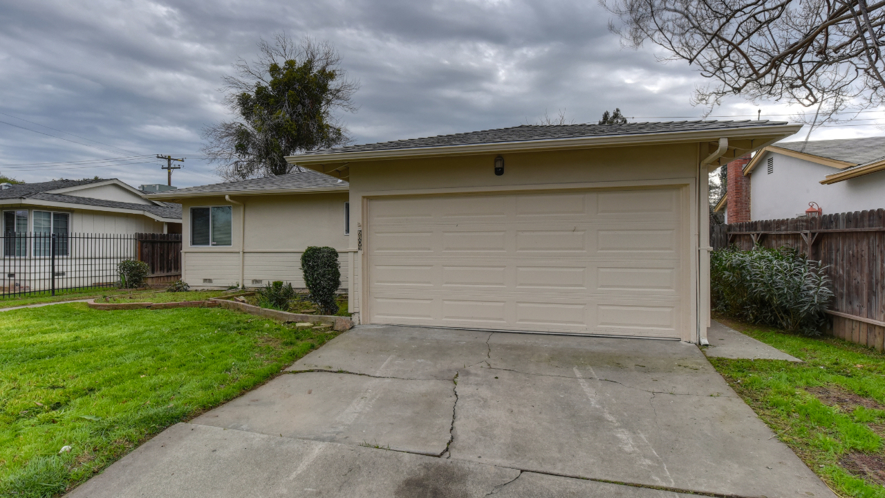 6809 Burdett Way, Sacramento, CA, 95823 Scene 2