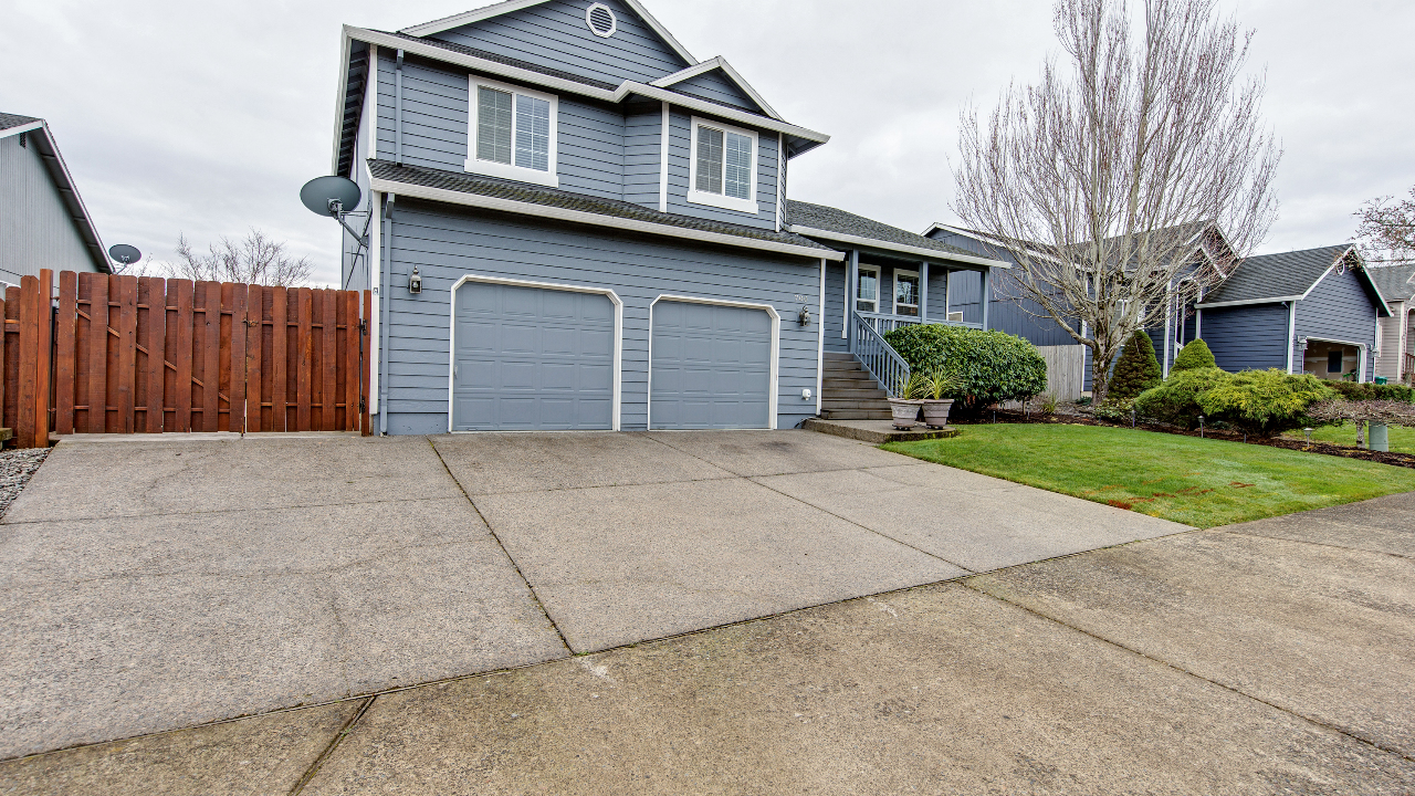 700 SE 10th St, Troutdale, OR, 97060 Scene 1