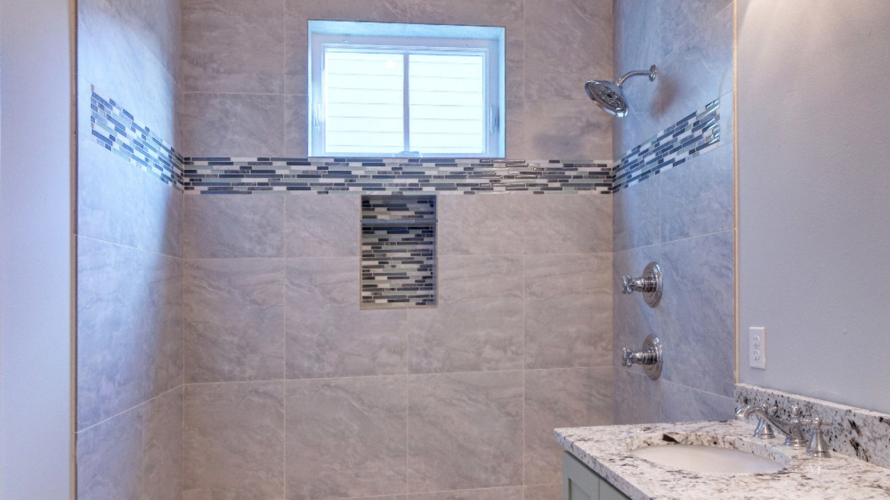 29_Master_Bathroom_03