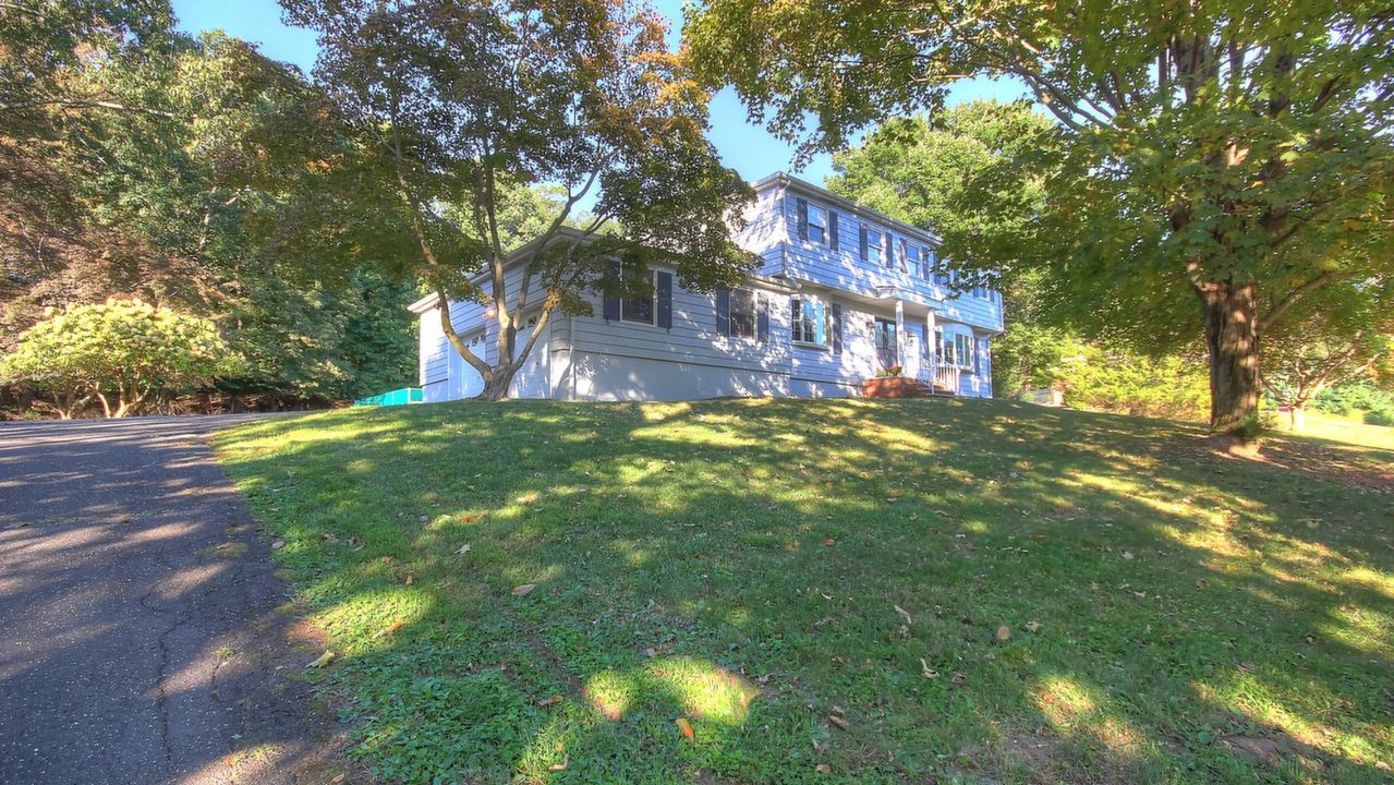 Charming 2900+ sq ft Colonial