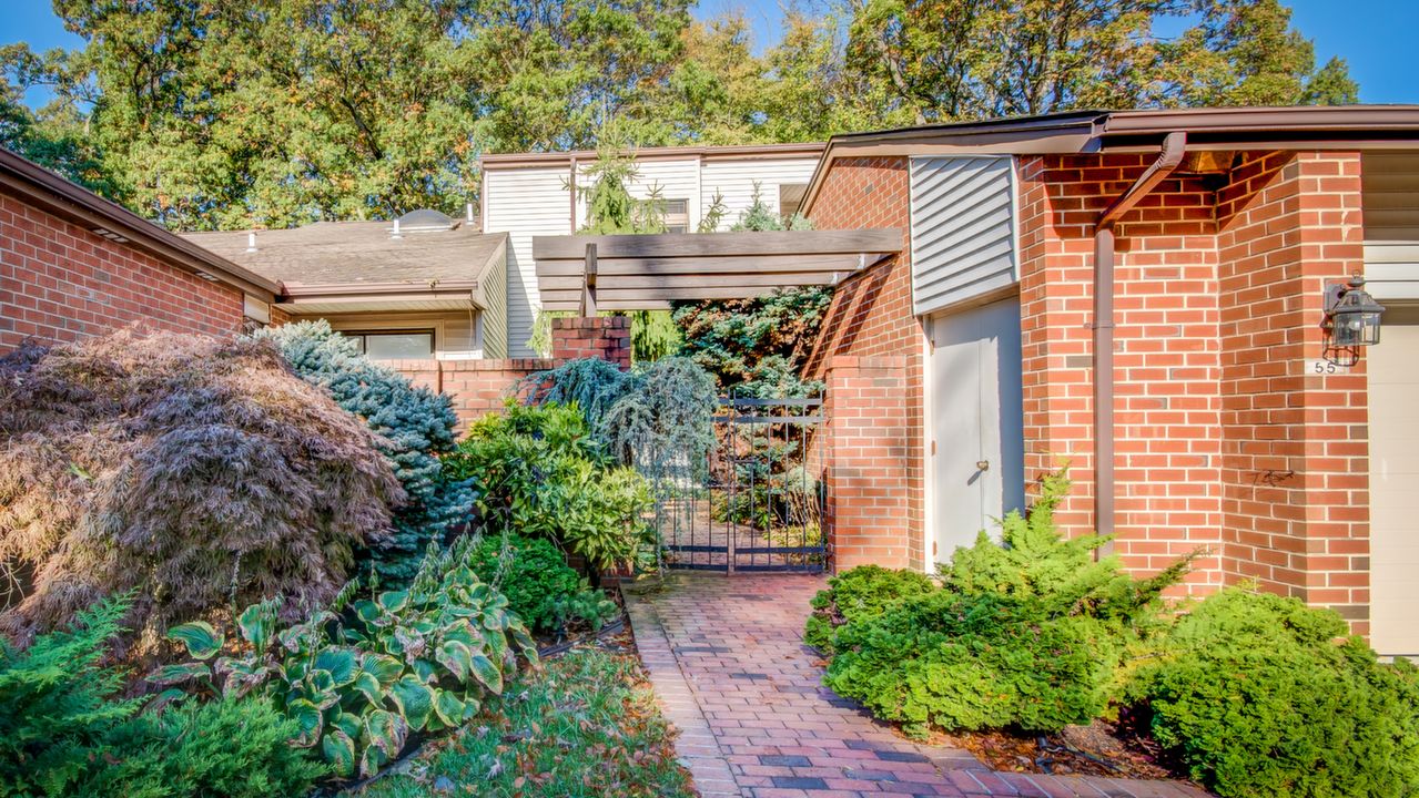 55 Estates Terrace N, Manhasset, NY, 11030 Scene 2