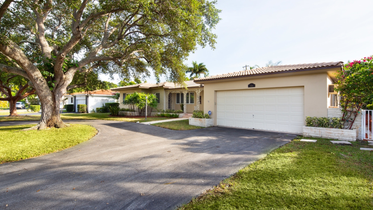1420-NE-102nd-St-02