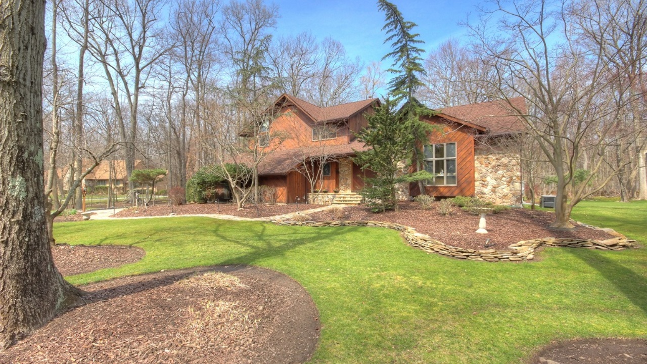 Private Acre on Cul-de-Sac