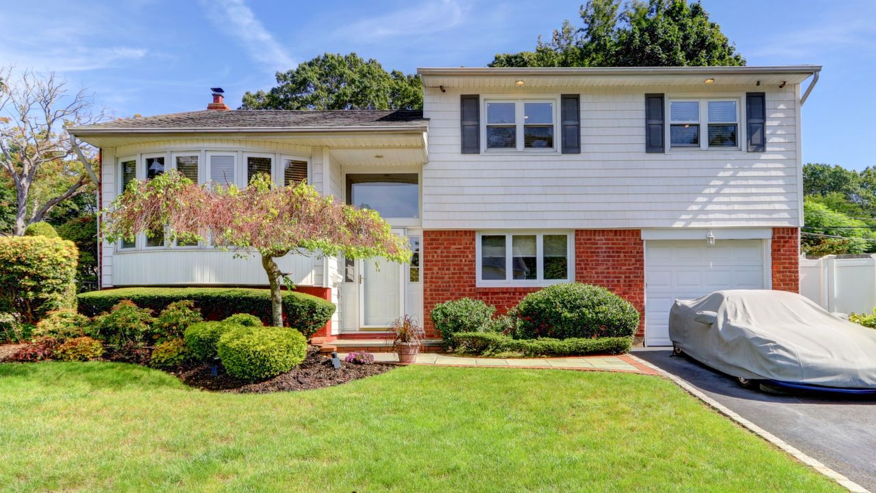 48 Sagamore St, Plainview, NY, 11803 Scene 1