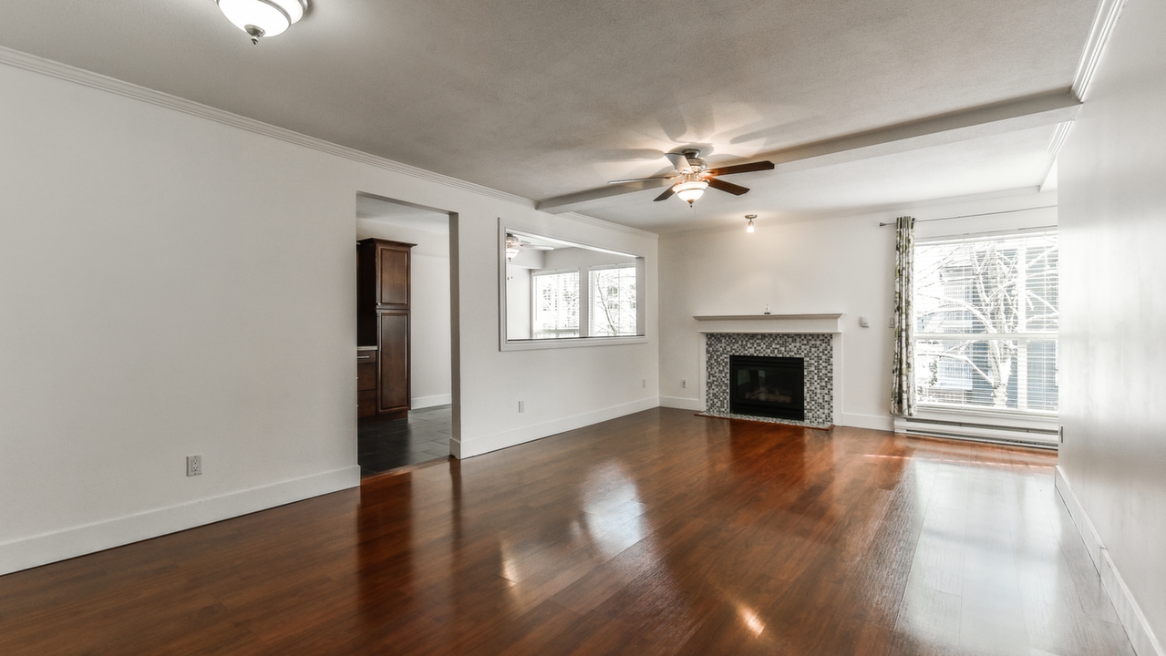 #209 14980 101A ave, Surrey, BC, V3R 0T1 Scene 2