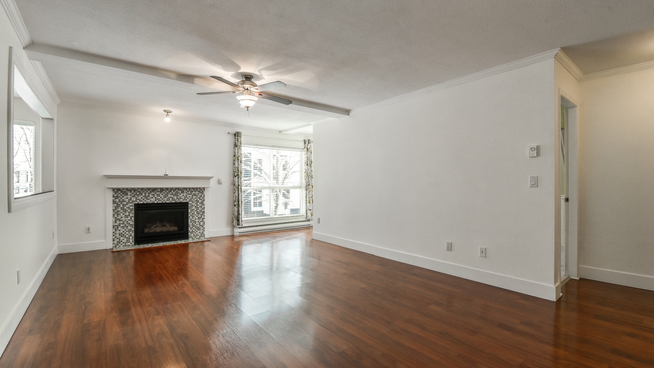 #209 14980 101A ave, Surrey, BC, V3R 0T1 Scene 3
