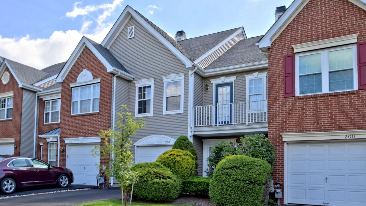 202 Aqueduct Dr, North Wales, PA, 19454 Scene 1