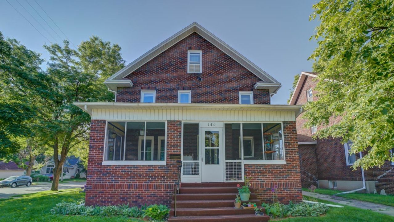 140 E . Howard St., Portage-6