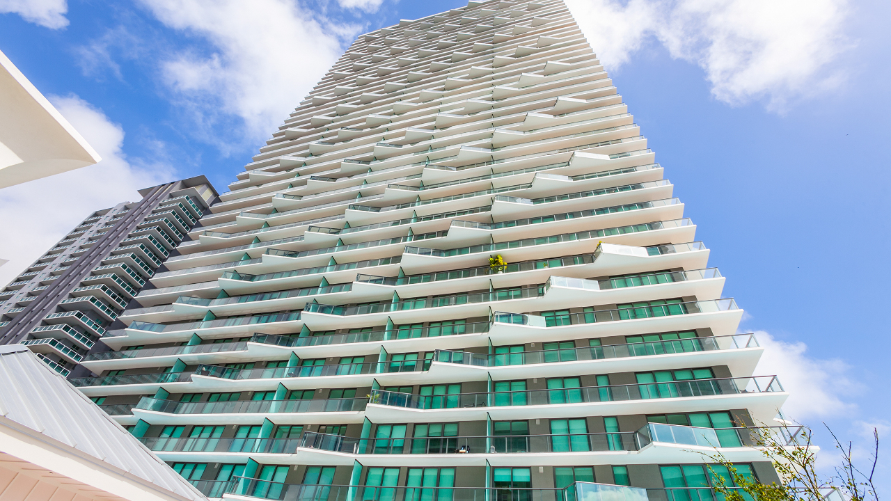 SLS-Brickell-PH4901-01