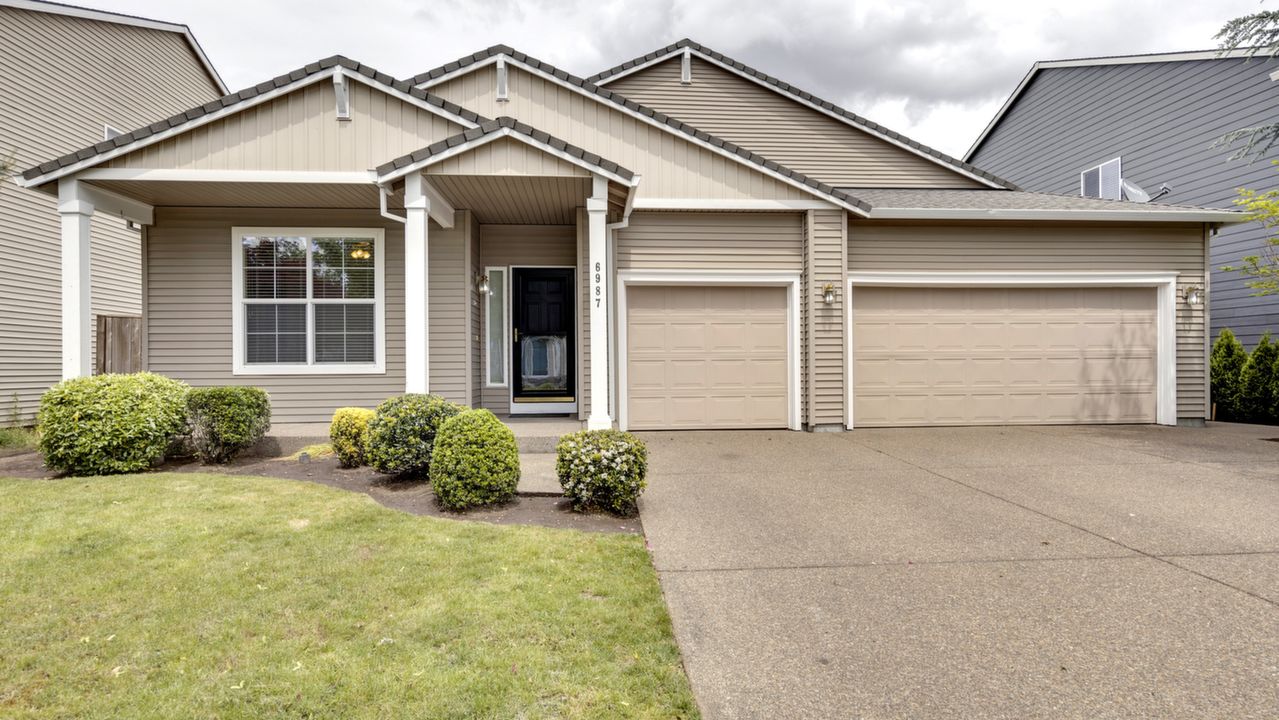 6987 SE Tuscany Way, Portland, OR, 97267 Scene 1