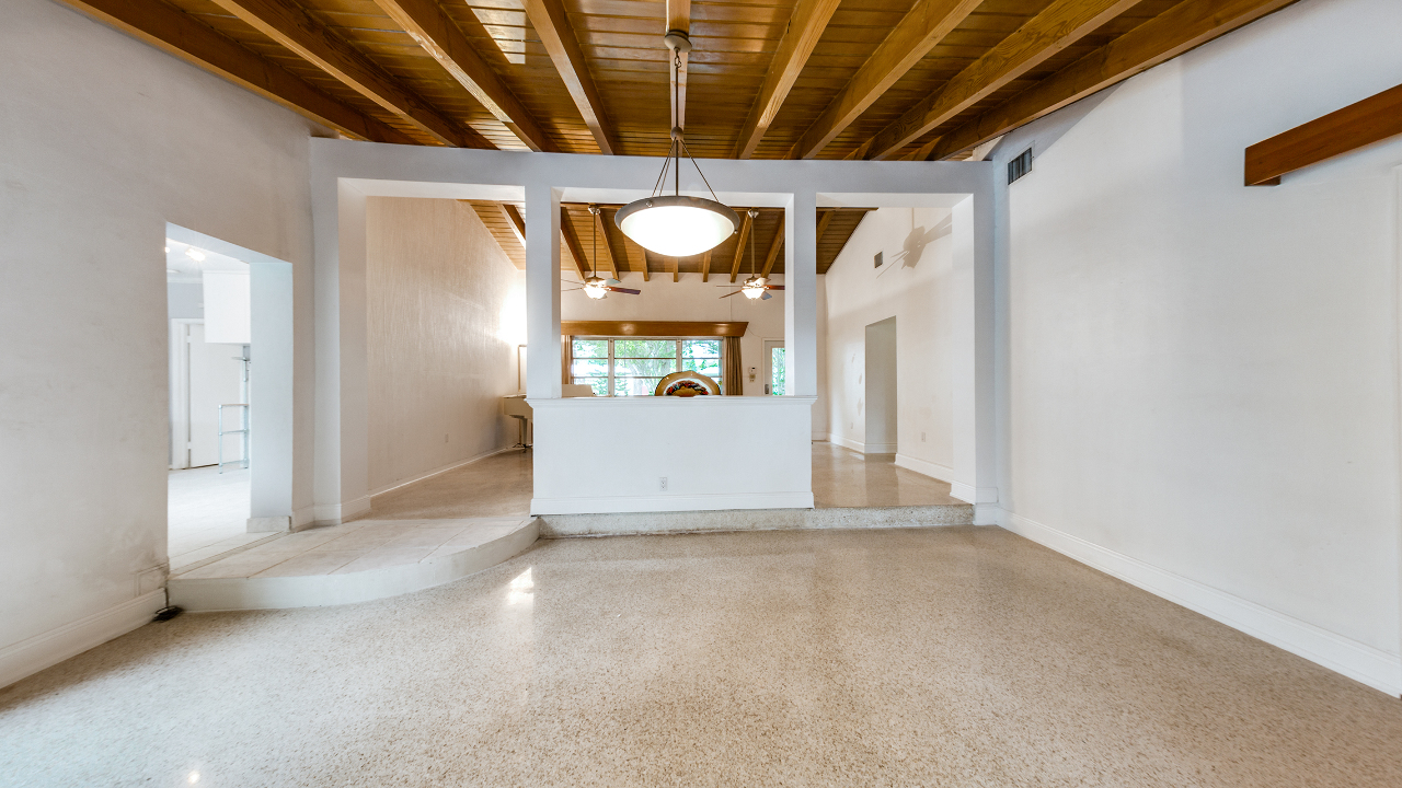 860-NE-115th-St-03