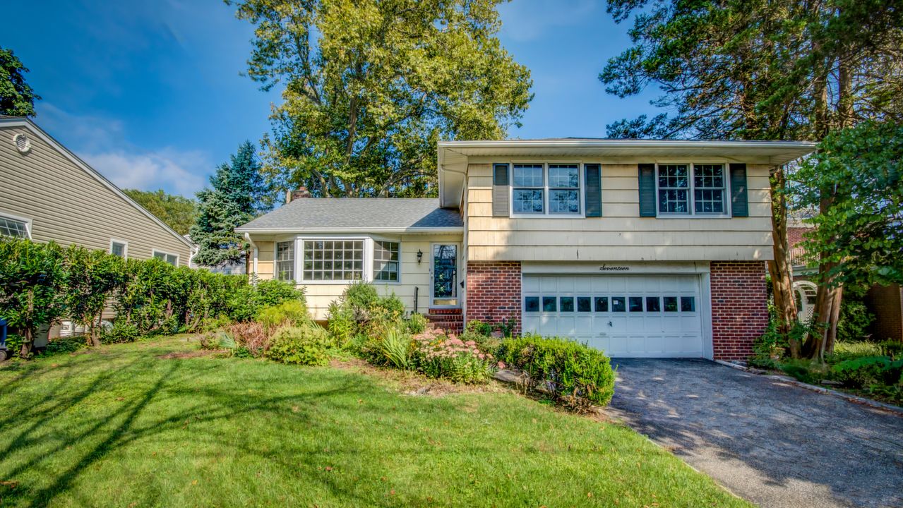 17 Fenimore Ave, Garden City, NY, 11530 Scene 2