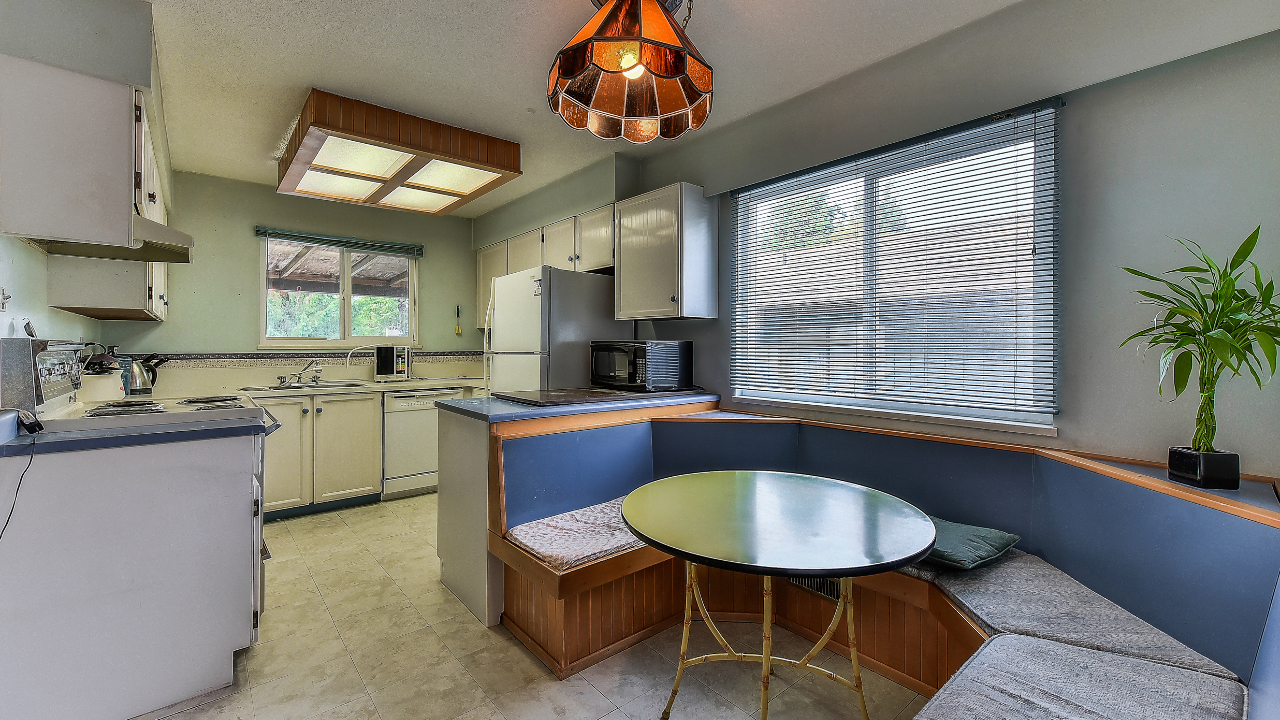 10227 144A St, Surrey, BC, v3r 3p7 Scene 3