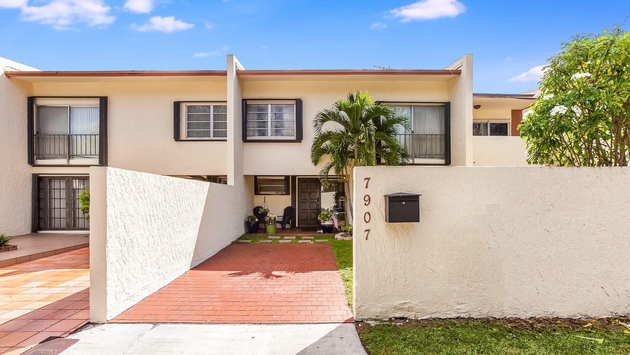 7907-SW-105th-PL-01