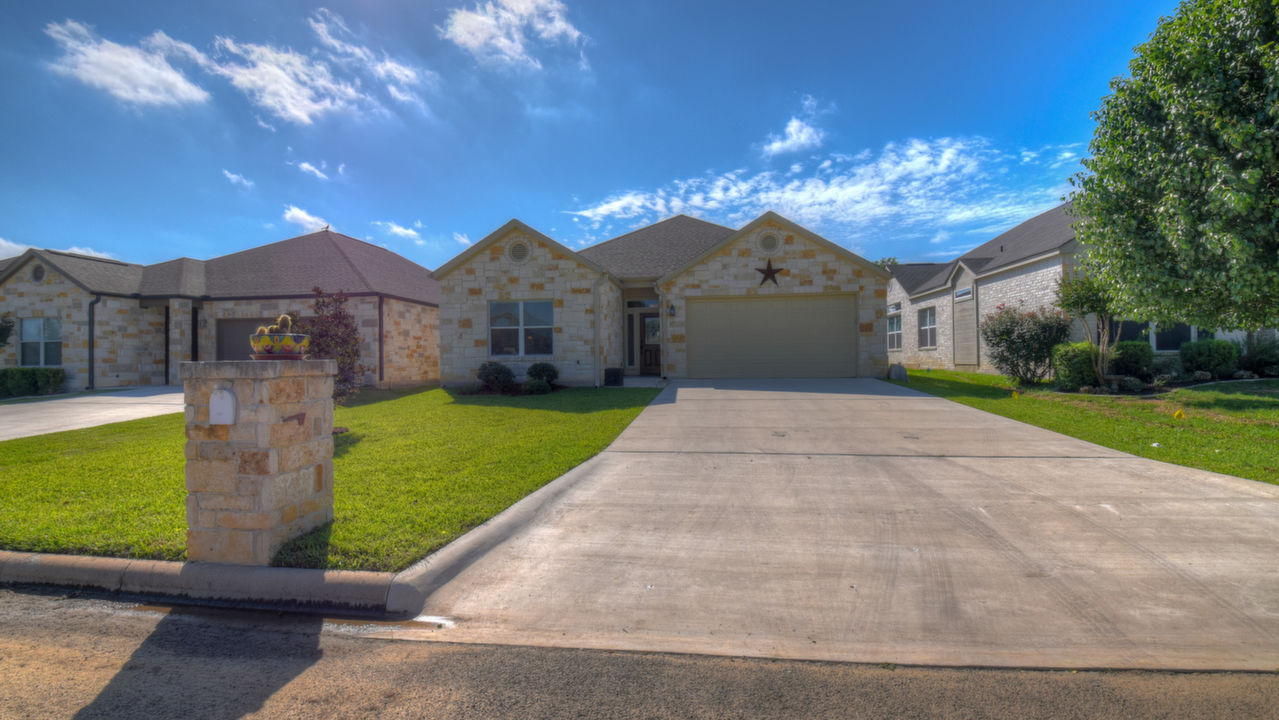 121 Pinehurst, Meadowlakes, TX, 78654 Scene 1