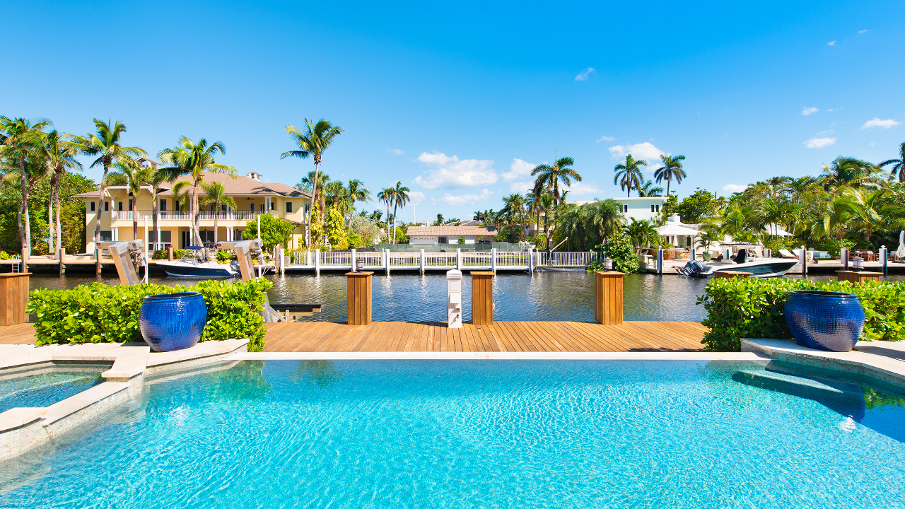 624-Royal-Plaza-Drive-04