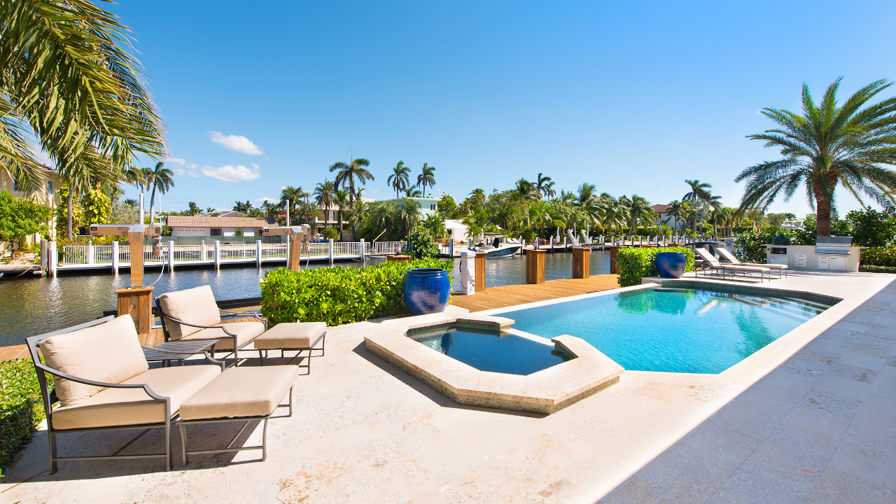 624-Royal-Plaza-Drive-02