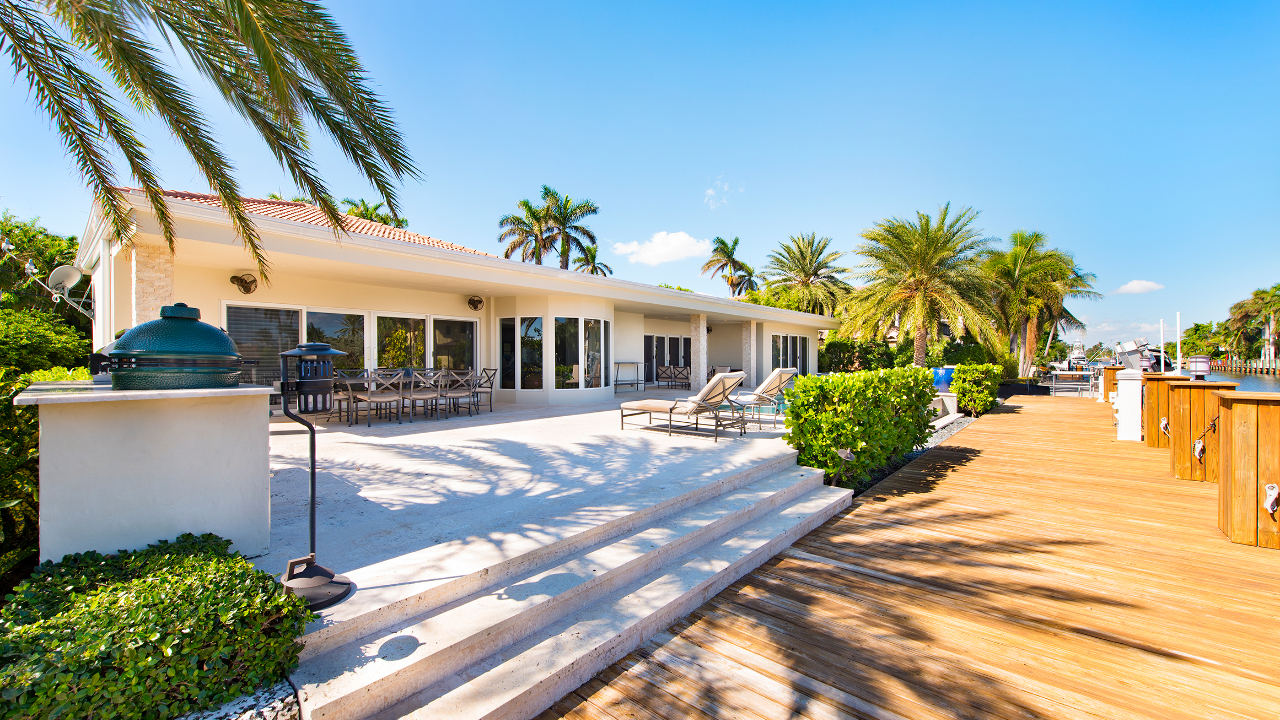 624-Royal-Plaza-Drive-01