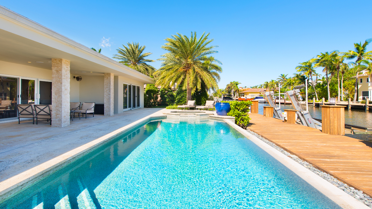 624-Royal-Plaza-Drive-03