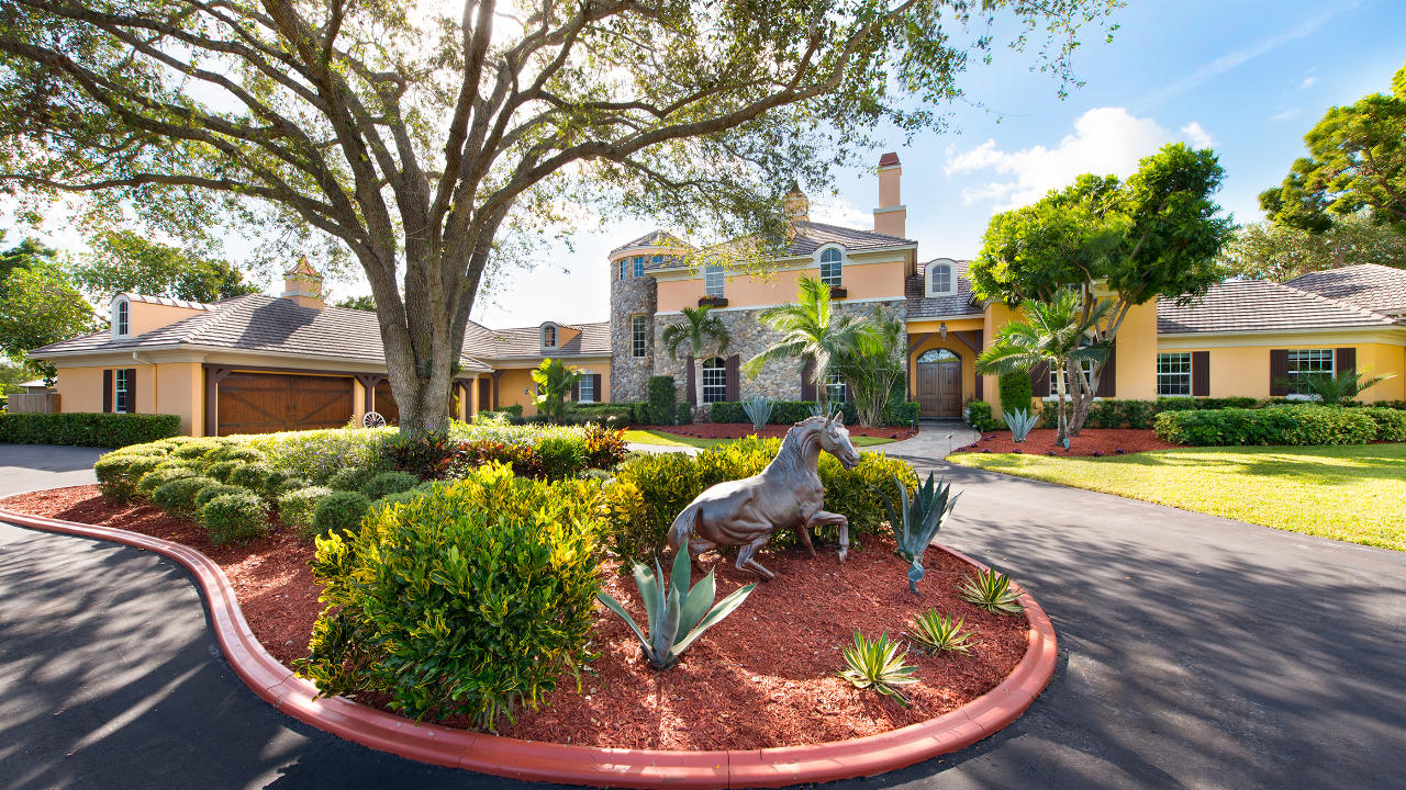 8600-Horseshoe-Lane-02