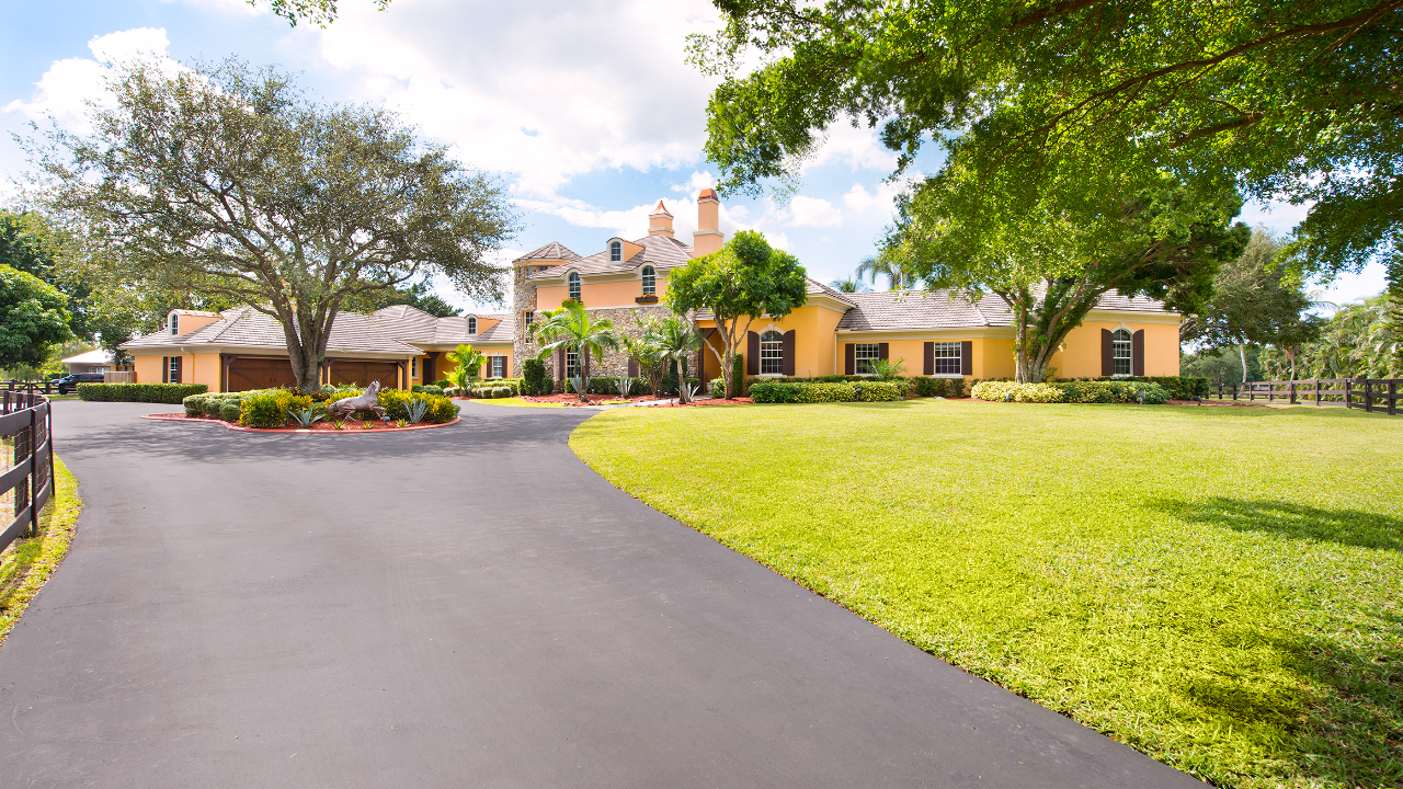 8600-Horseshoe-Lane-01