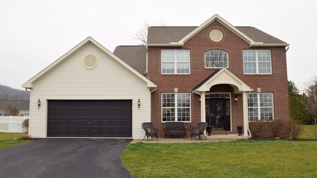 12 Tarragon Ct, Reading, PA, 19606 Scene 1