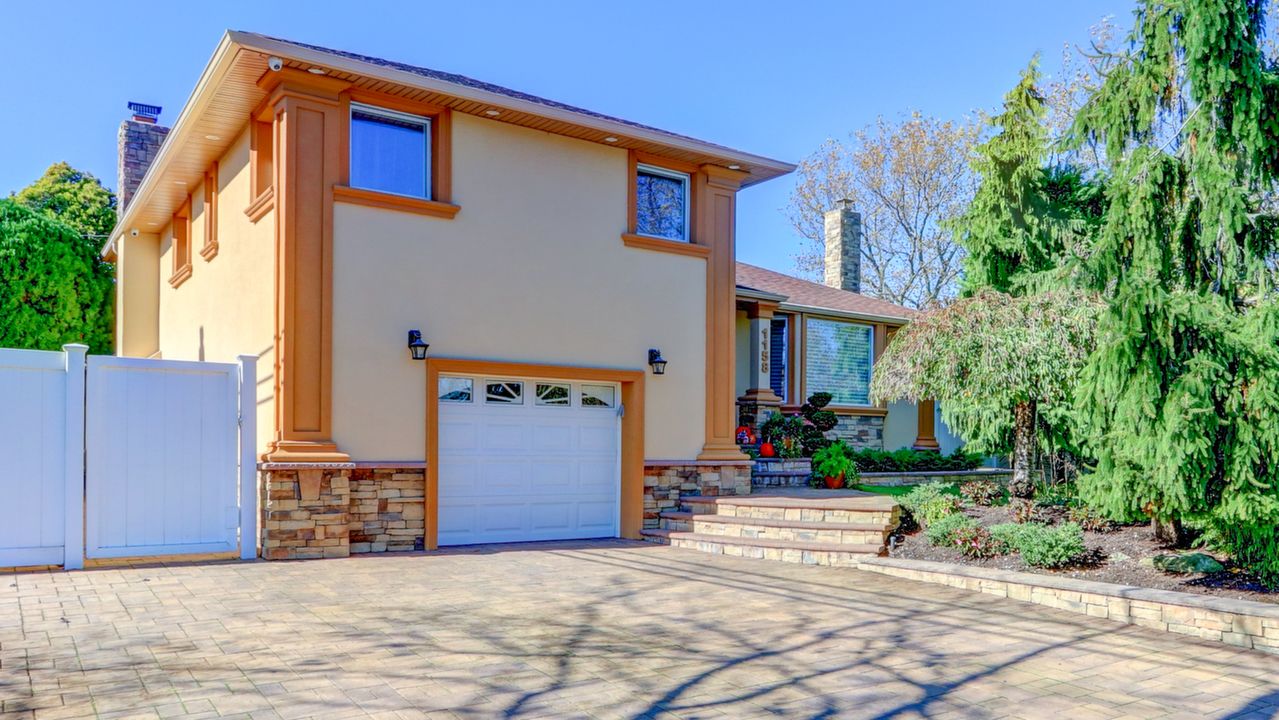 1158 Day St, Seaford, NY, 11783 Scene 1