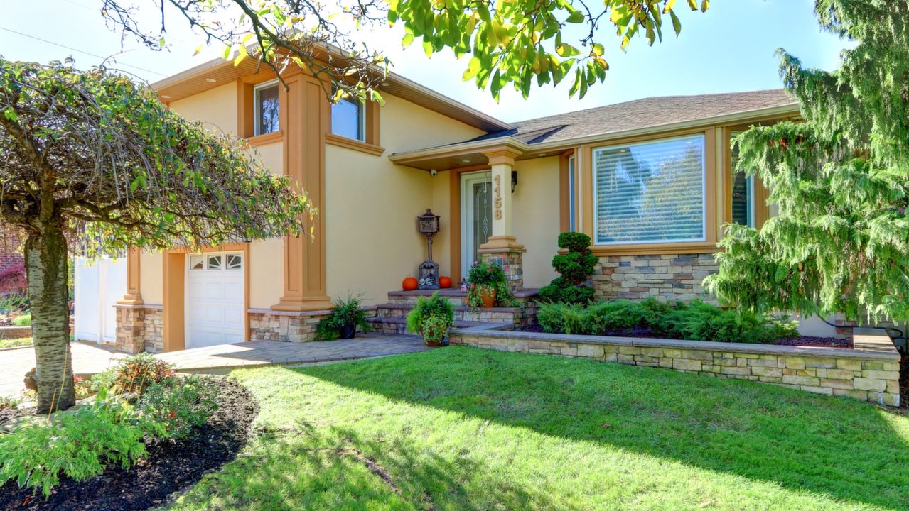 1158 Day St, Seaford, NY, 11783 Scene 2