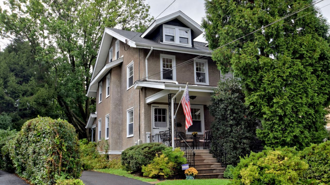 386 N Keswick Ave, Glenside, PA, 19038 Scene 1