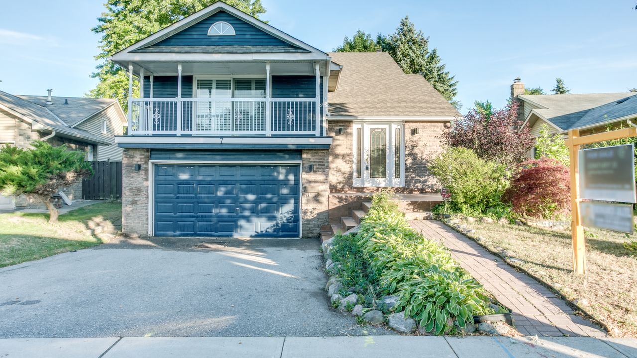 7 Lovel Ave, Toronto, ON, M5R 1B9 Scene 1