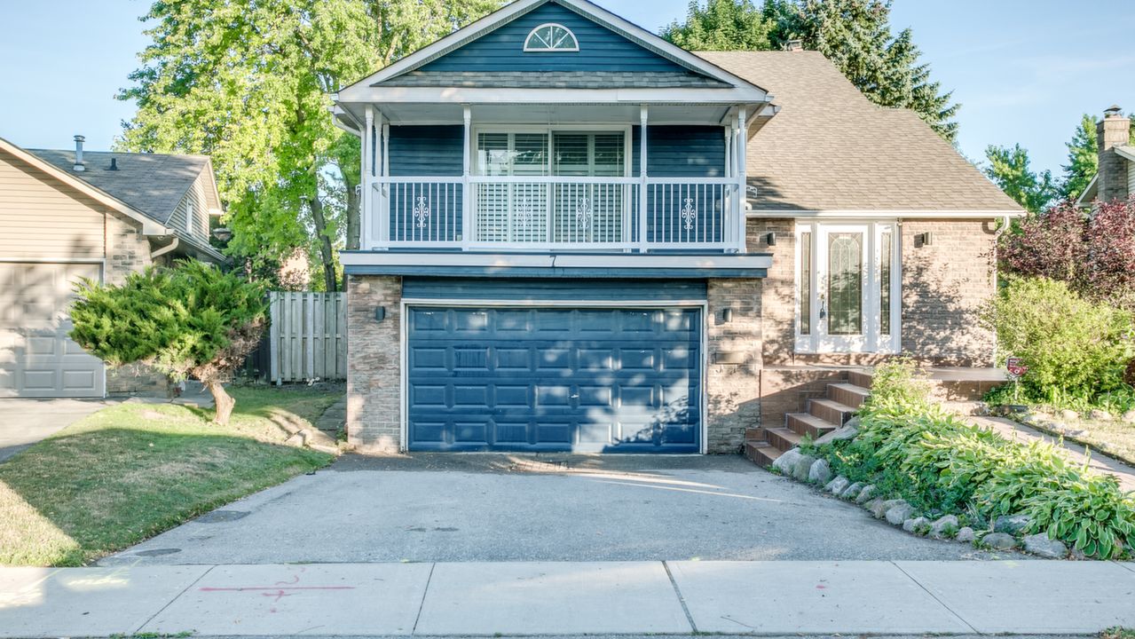 7 Lovel Ave, Toronto, ON, M5R 1B9 Scene 2