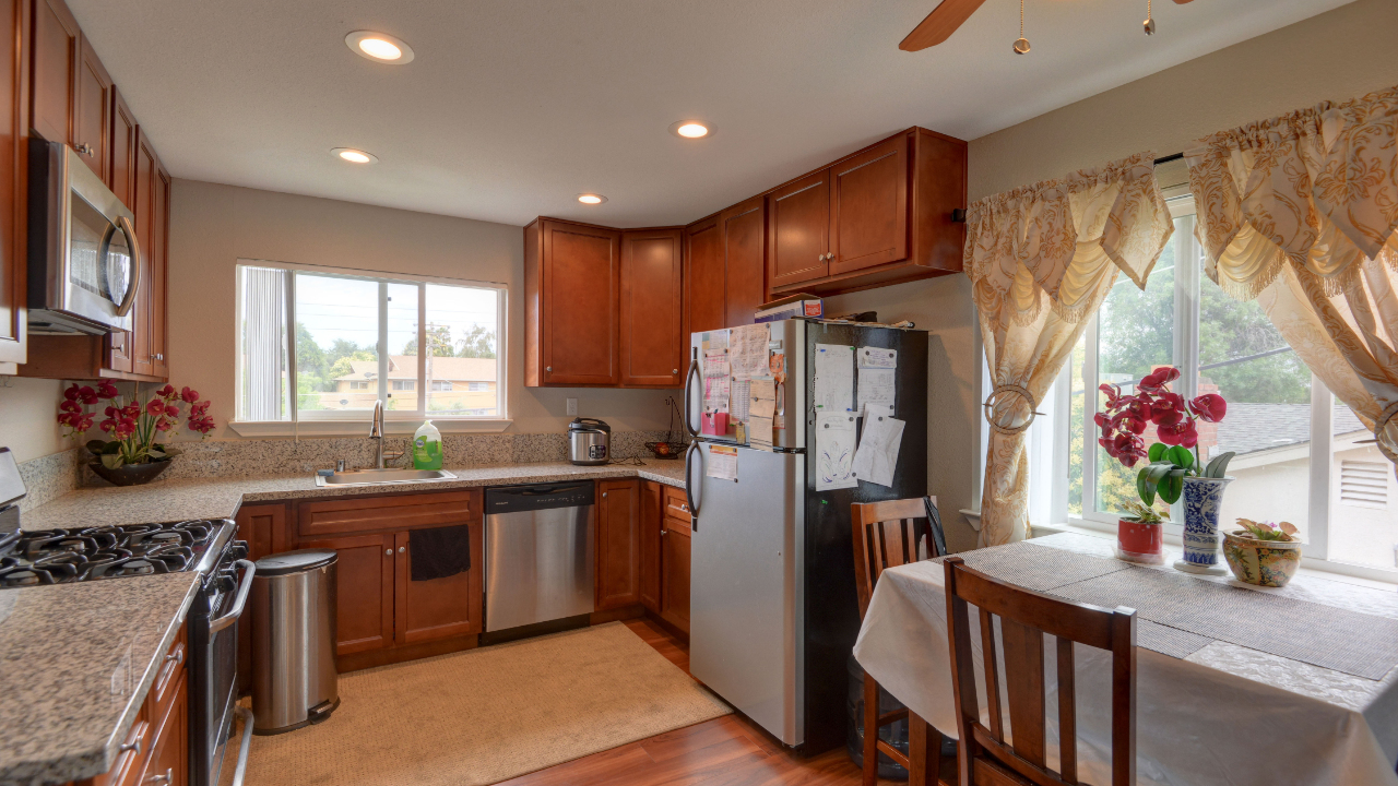 6801 Burdett Way, Sacramento, CA, 95823 Scene 2