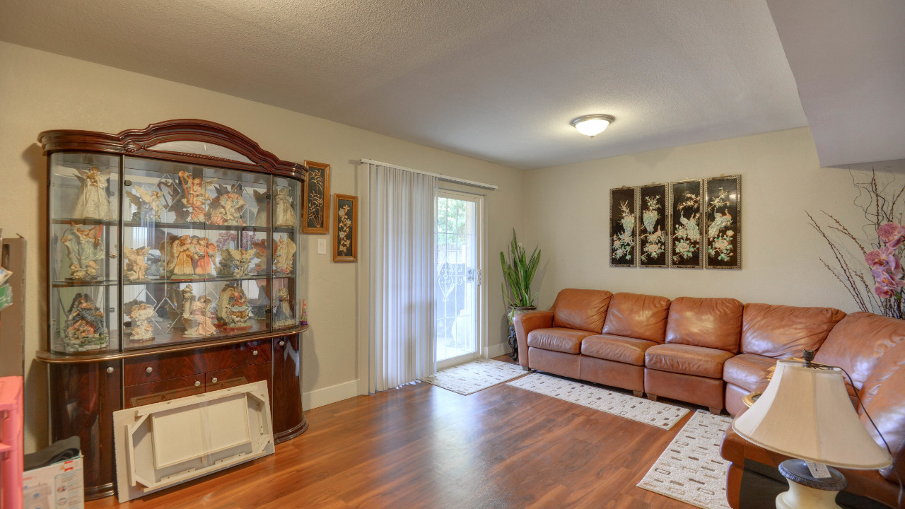 6801 Burdett Way, Sacramento, CA, 95823 Scene 3