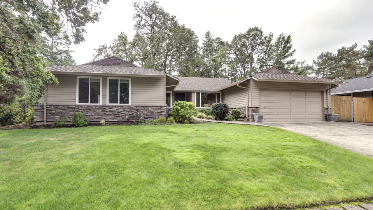 18212 Indian Creek Dr, Lake Oswego, OR, 97035 Scene 2