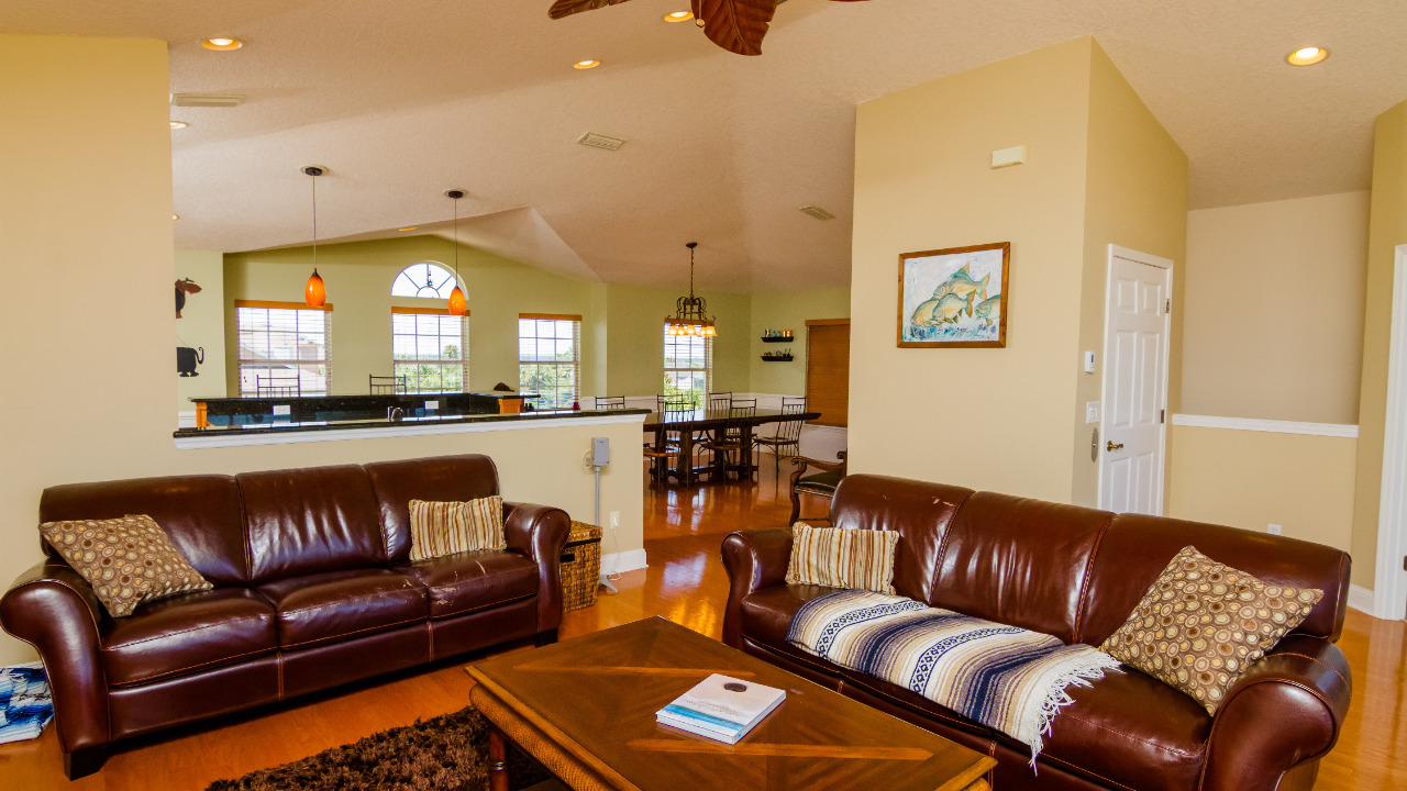 Open Living to Kitchen