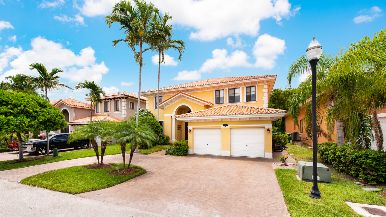 7656-SW-193rd-Lane-01