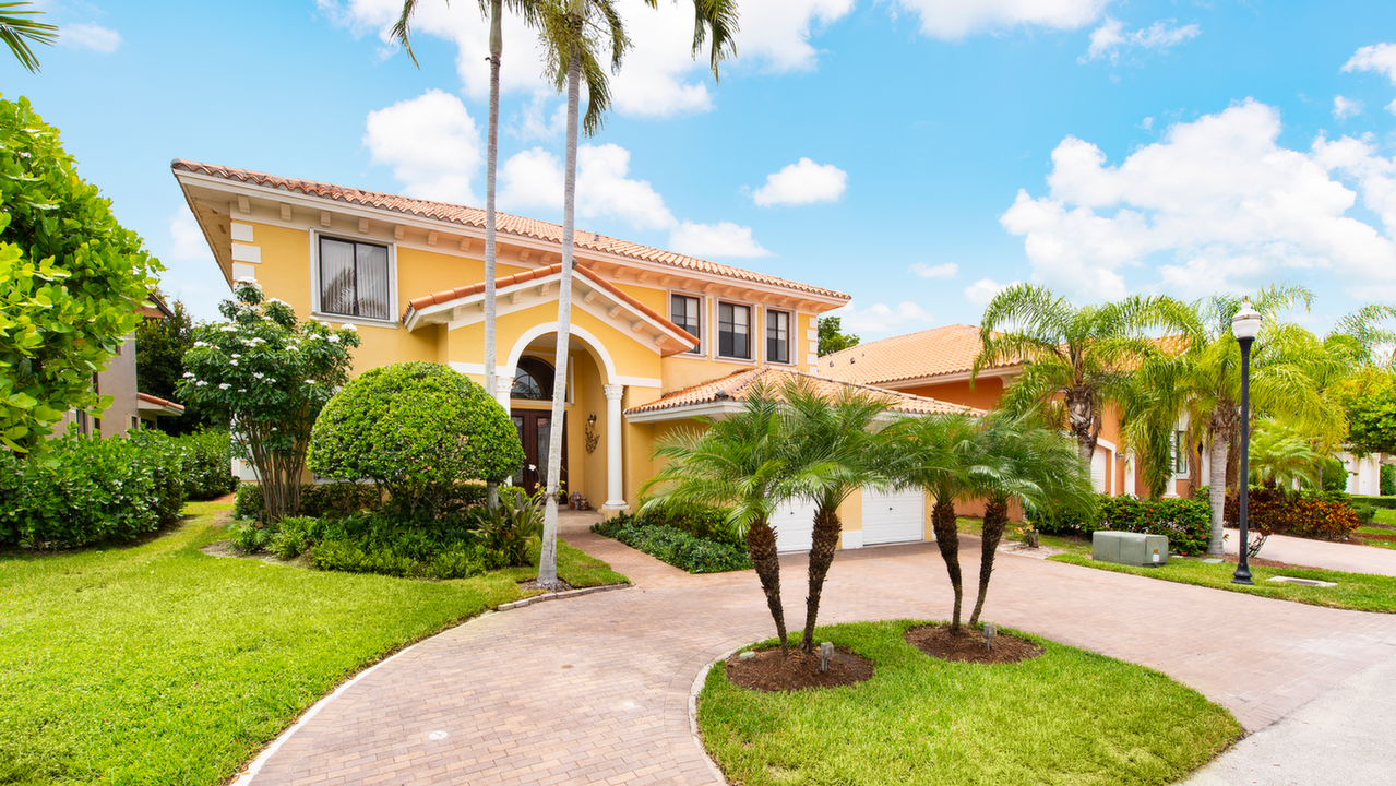 7656-SW-193rd-Lane-02