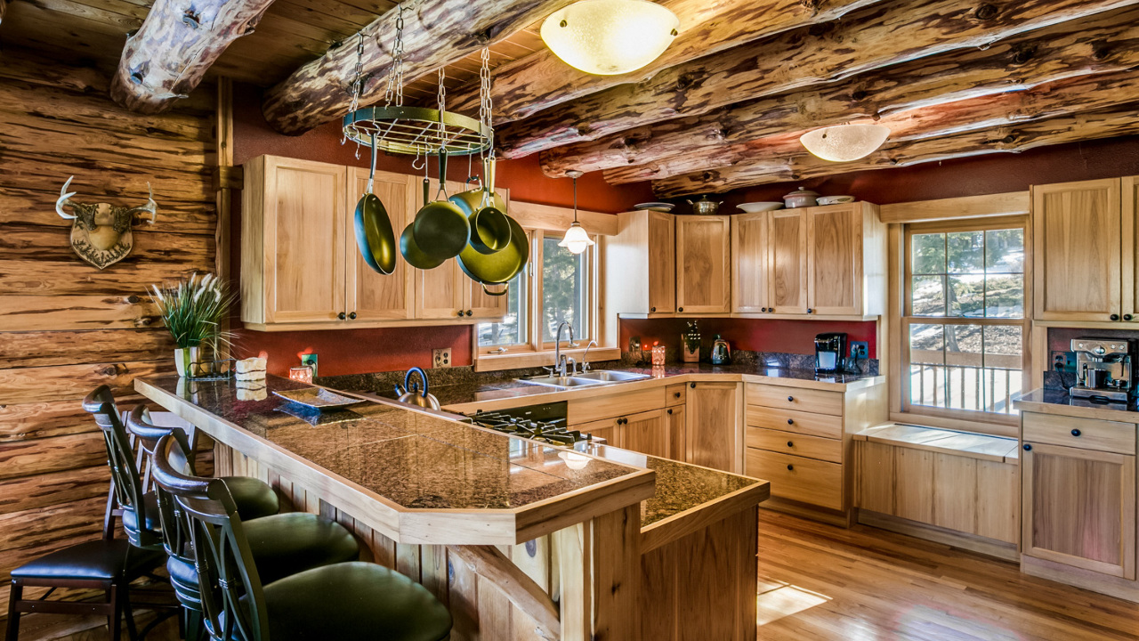 Kitchen with Breakfast Bar