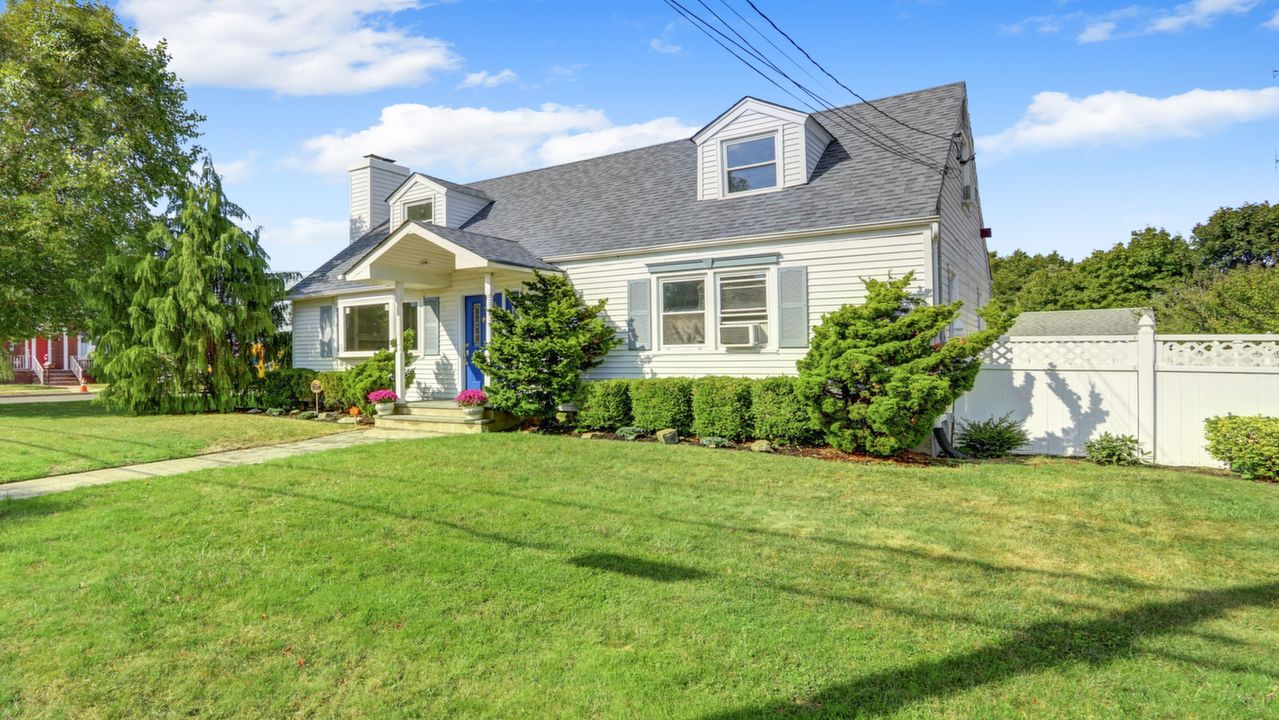 2405 Simms Ave, Bellmore, NY, 11710 Scene 2