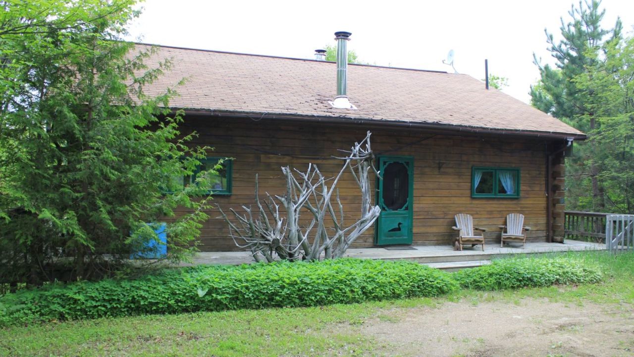 UNIQUE SECLUDED LOG HOME