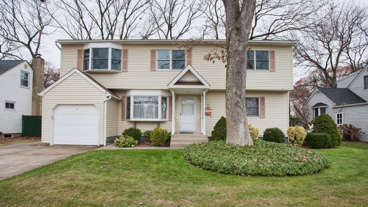 110 Broadway, Massapequa Park, NY, 11762 Scene 1
